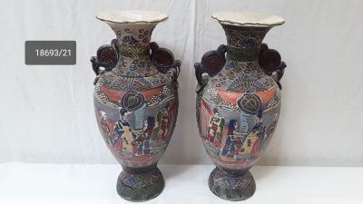 two vases that are sitting on a table