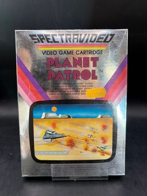 une image représentant une cartouche de jeu vidéo sur laquelle figure un avion