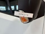 a sticker on the side mirror of a car that says vauto