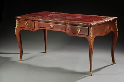 une image représentant un bureau à deux tiroirs avec un plateau en cuir