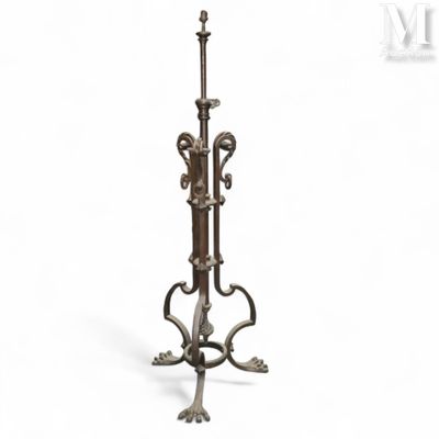 Lampadaire en fer forgé et torsadé, à piétement tripode en p…