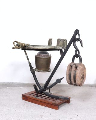 Originale table basse de marin composée d'un hublot en laito…