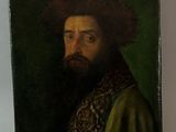 portrait d'un homme barbu vêtu d'un manteau vert