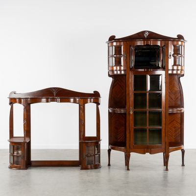 Joseph De Coene (1875-1950) Vitrine en acajou et miroir de c…