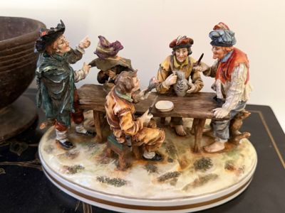Capodimonte, un groupe en porcelaine - Hauteur : 17 cm Accid…