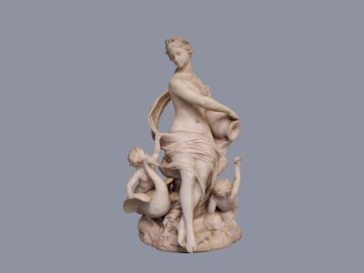 statue représentant une femme assise sur un rocher avec deux enfants