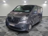 la photo d'une camionnette grise garée dans un garage