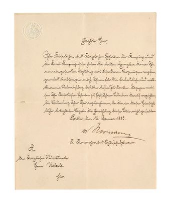 une lettre écrite à l'encre noire sur une feuille de papier