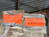 une palette remplie de cartons de denrées alimentaires
