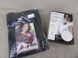 deux objets posés sur un canapé