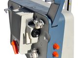 une image d'une machine sur le côté de laquelle est fixée une caméra