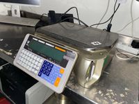 Une balance étiqueteuse en inox DIGI SM5100