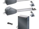 trois types différents de poignées de porte et une télécommande