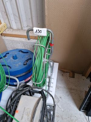 plein de fils qui traînent par terre