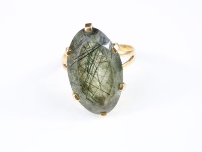 Bague en or jaune sertie d'un quartz rutile de taille navett…