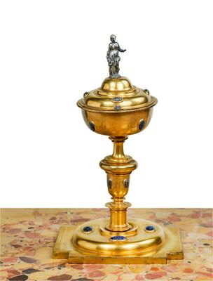 Ciboire en cuivre gravé et doré, argent fondu, ciselé, champ…