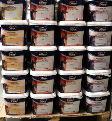 83 / Une Palette DE 124 Pots DE Peinture Dulux Valenti…