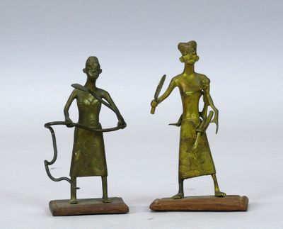 paire de figurines en bronze représentant une femme et un homme