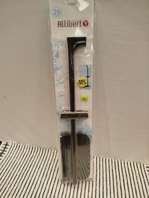 une photo représentant une paire d'outils dans un emballage