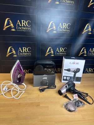 Lot sèche cheveux Calor, une radio portable JVC, et fer à re…
