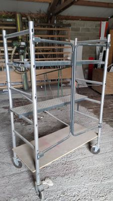 a metal cart that is sitting in the middle of a room
