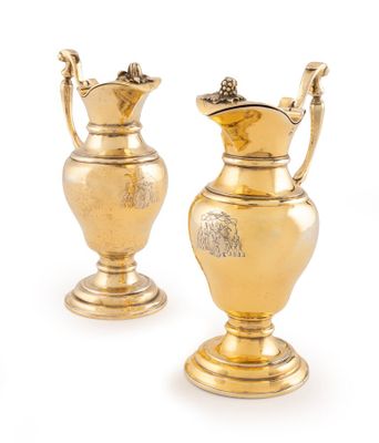 PAIRE DE BURETTES en vermeil, STRASBOURG 1692-1725 peut être par Danie - Photo 1