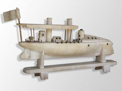 Sculpture en albâtre représentant un bateau sur socle, année…