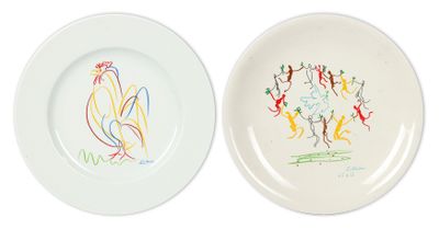deux assiettes présentant des motifs différents, posées sur un fond blanc