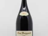 la bouteille de vin rouge est posée sur la table