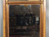 une image représentant un miroir sur lequel est peinte une vue de campagne