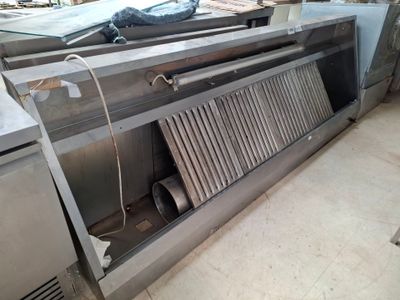 Hotte aspirante casquette inox Larg. 2,60 m env., avec moteu…