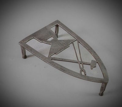 an image of a metal object with a cross and arrow on it