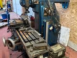 une photo d'une machine en cours de réparation