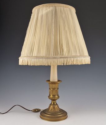 LAMPE ELECTRIQUE à pied en forme de flambeau Louis XVI Circa…