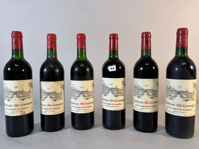 six bouteilles de vin rouge sont alignées sur une table