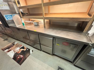 1 tour réfrigéré inox 4 tiroirs avec plan de travail a dosse…