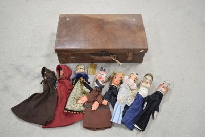 Ensemble de 8 marionnettes à gaine tête en bois sculpté poly…