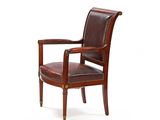 une image d'une chaise en cuir marron sur fond blanc