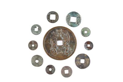 Amulettes diverses - Lot de 11 amulettes ou reproductions de…