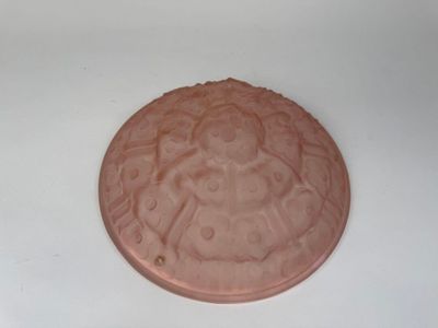 une image représentant un biscuit au chocolat posé sur une surface blanche