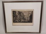 une vieille photo représentant une scène de rue avec des gens qui marchent dans la rue