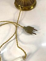 Lampe en bronze doré à décor de godrons et de feuillages. (photo 5)