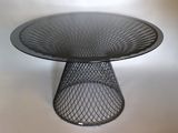 une photo d'une table en verre avec un piètement en métal