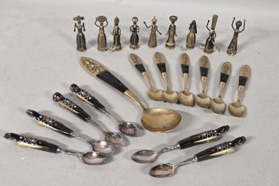 a lot of silver spoons and spoon spoons on the table