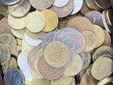 tout un tas de pièces qui traînent dans une boîte