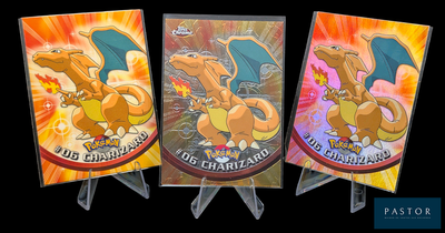 Trois cartes Pokémon sont exposées en rangée sur un fond noir