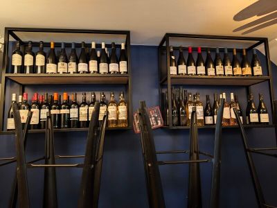 Deux étagères métalliques laquées noire Dossier 9: RESTAURAT…