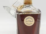 an image of a bottle of maple syrup on a white background