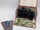 une petite boîte contenant une caméra