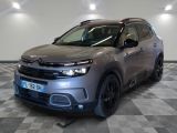 le nouveau suv de citrole est garé dans une salle d'exposition